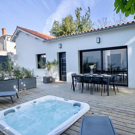 Maison T4 Climatisee Avec Jacuzzi A Lagord Exterior photo