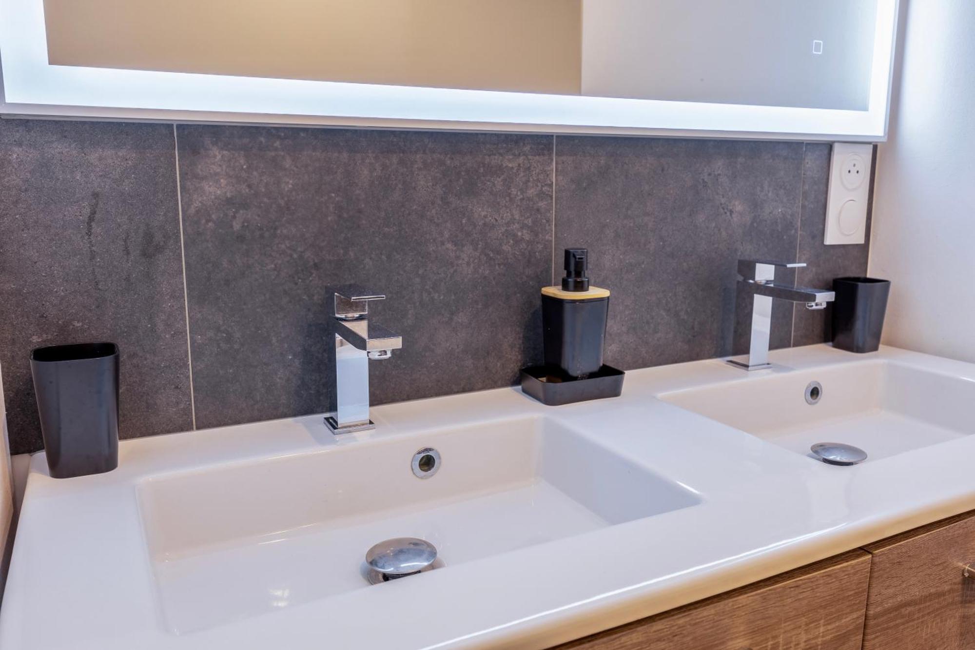 Maison T4 Climatisee Avec Jacuzzi A Lagord Exterior photo