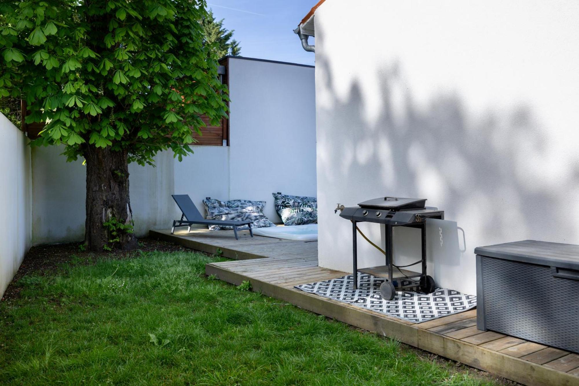 Maison T4 Climatisee Avec Jacuzzi A Lagord Exterior photo
