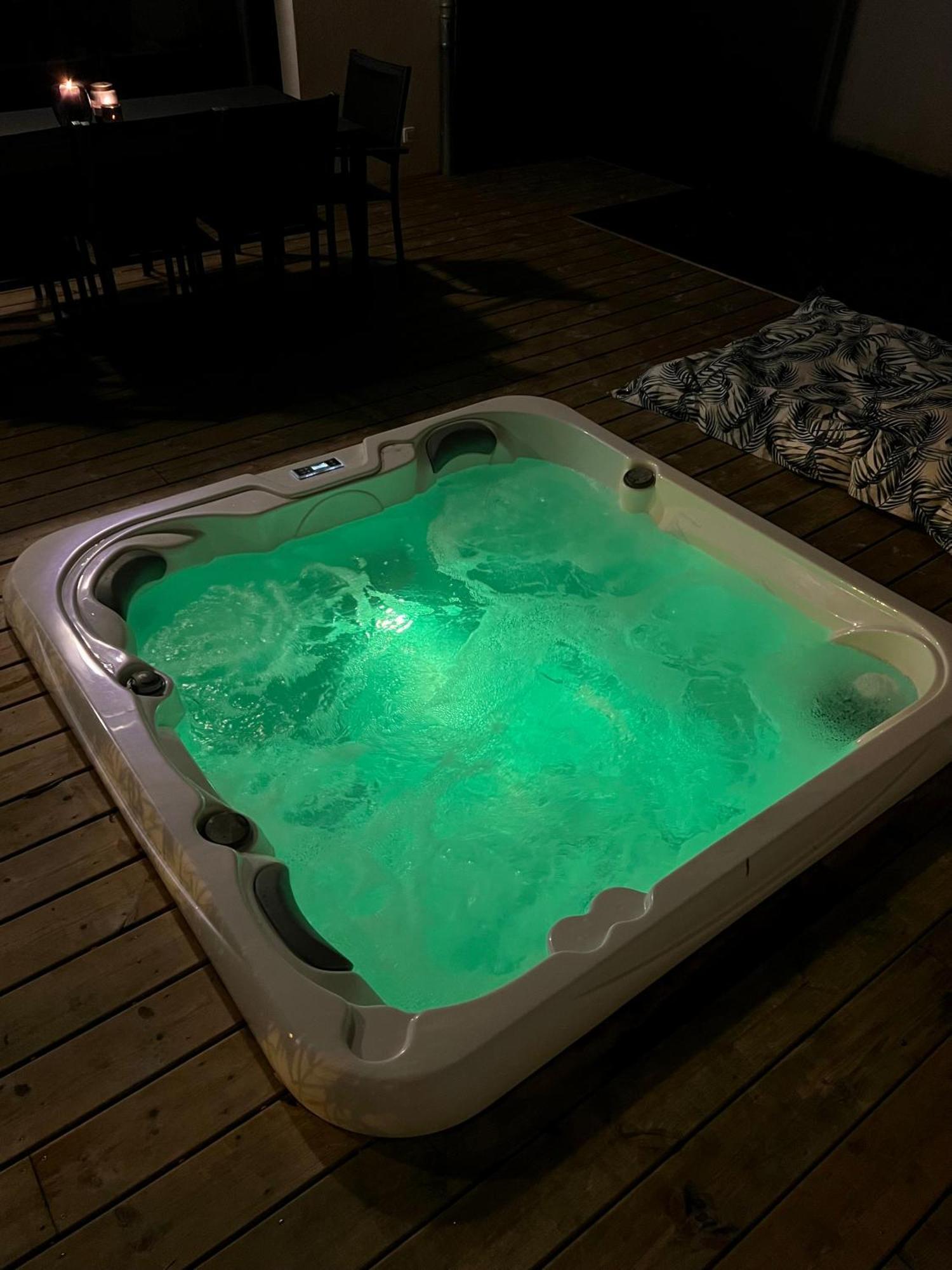 Maison T4 Climatisee Avec Jacuzzi A Lagord Exterior photo