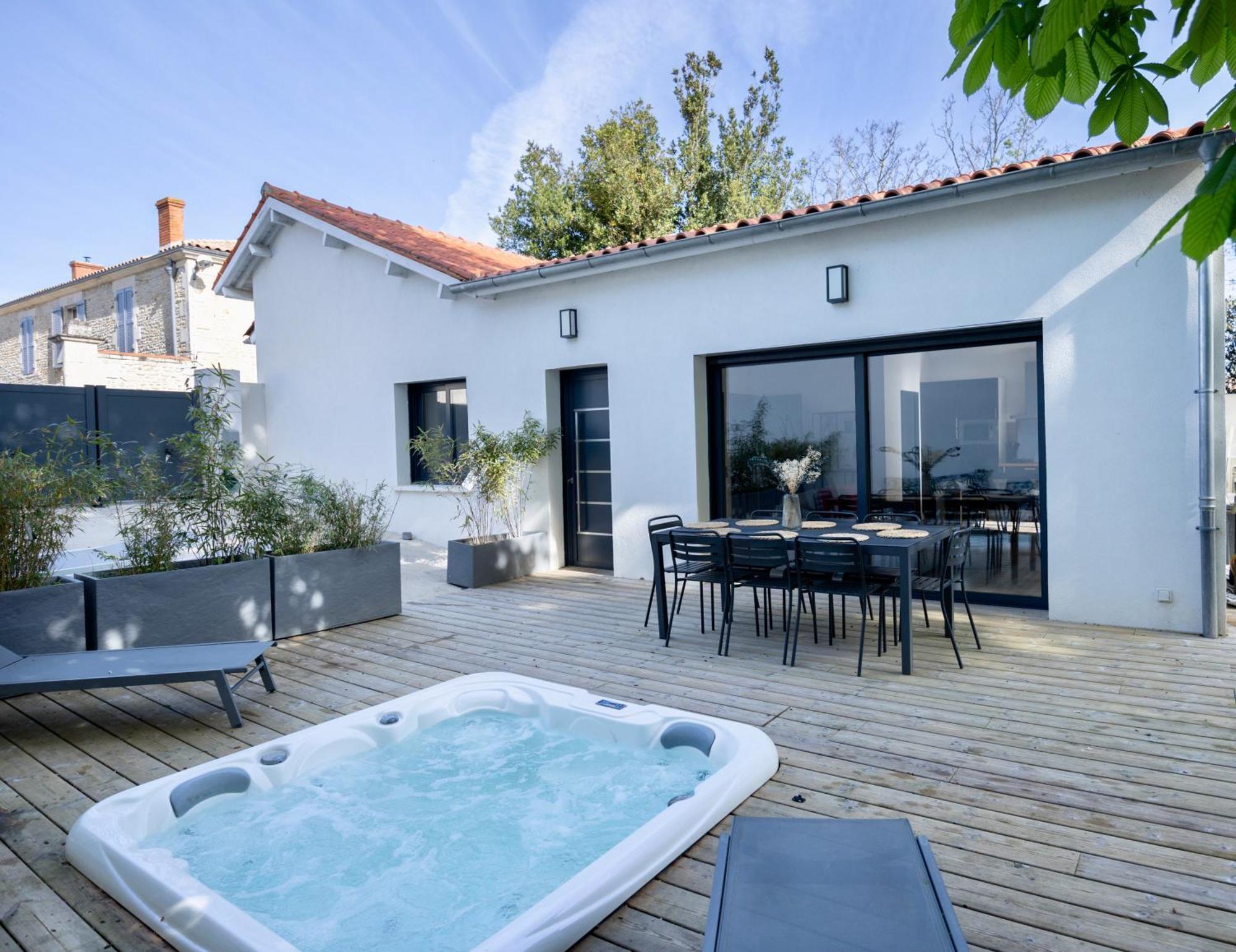 Maison T4 Climatisee Avec Jacuzzi A Lagord Exterior photo