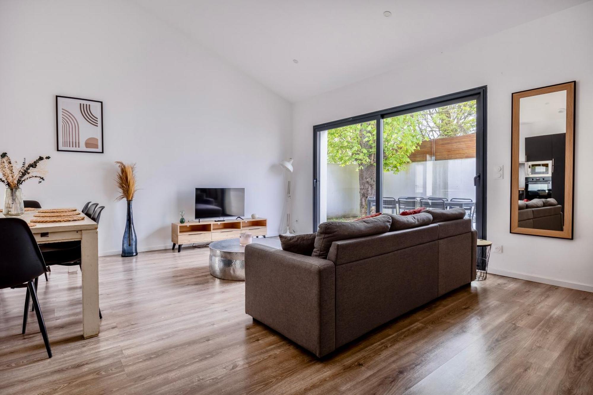 Maison T4 Climatisee Avec Jacuzzi A Lagord Exterior photo