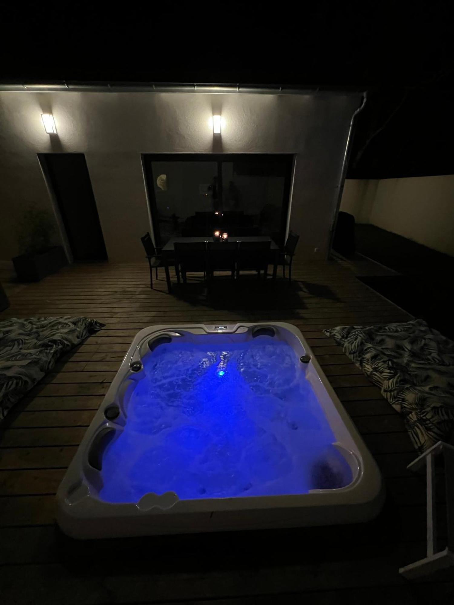 Maison T4 Climatisee Avec Jacuzzi A Lagord Exterior photo