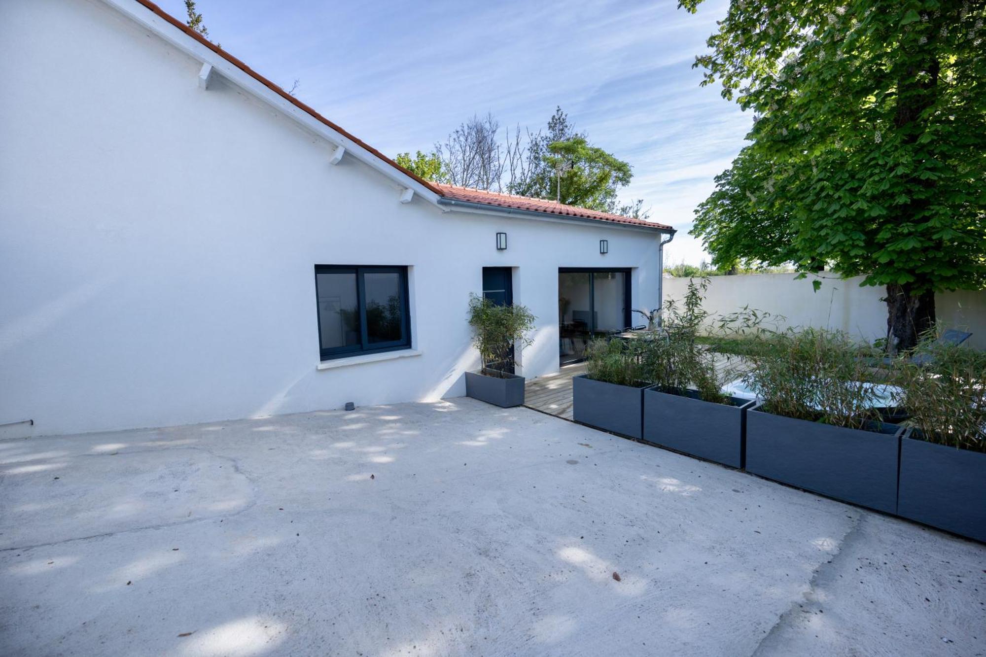 Maison T4 Climatisee Avec Jacuzzi A Lagord Exterior photo