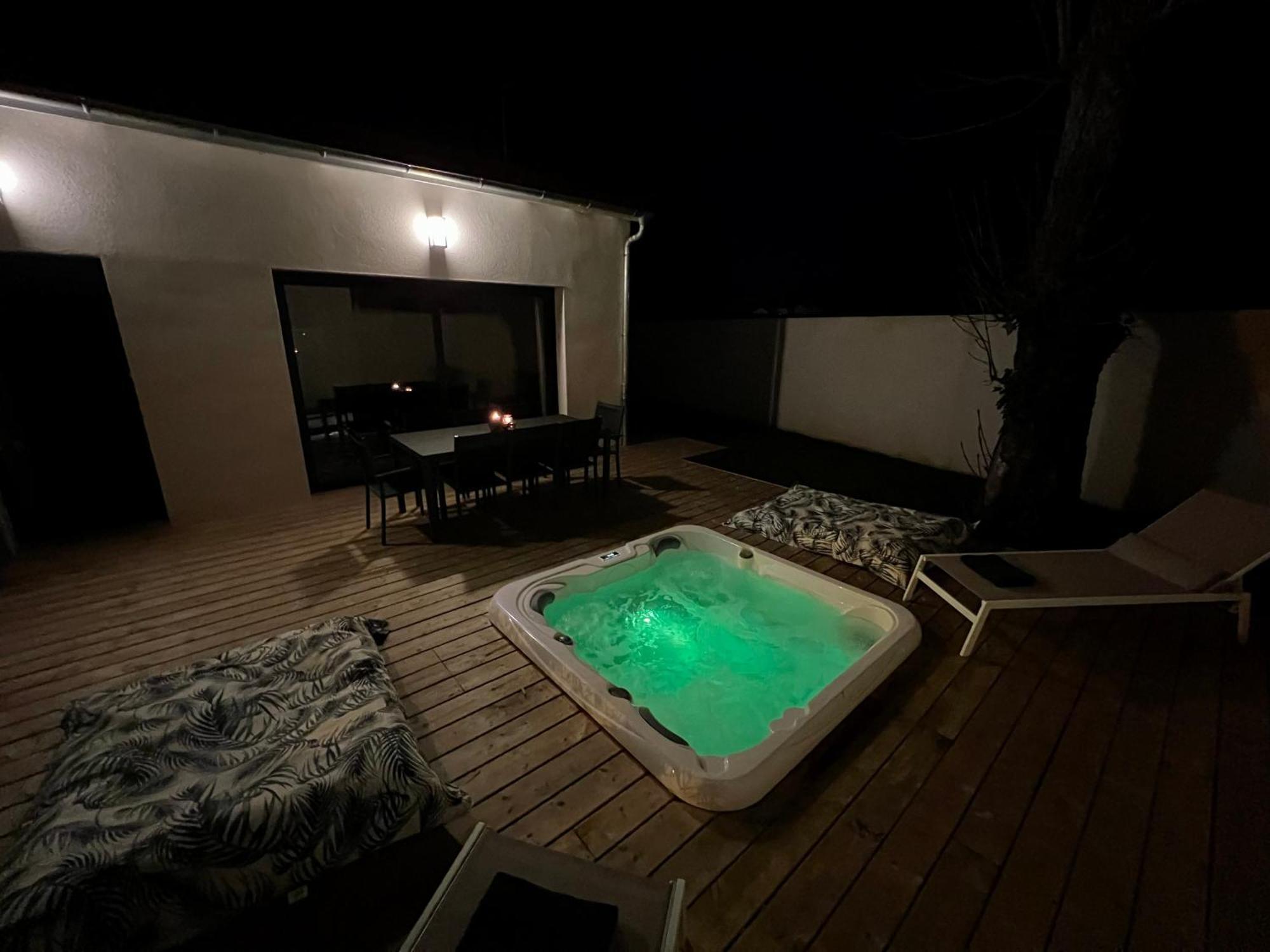 Maison T4 Climatisee Avec Jacuzzi A Lagord Exterior photo