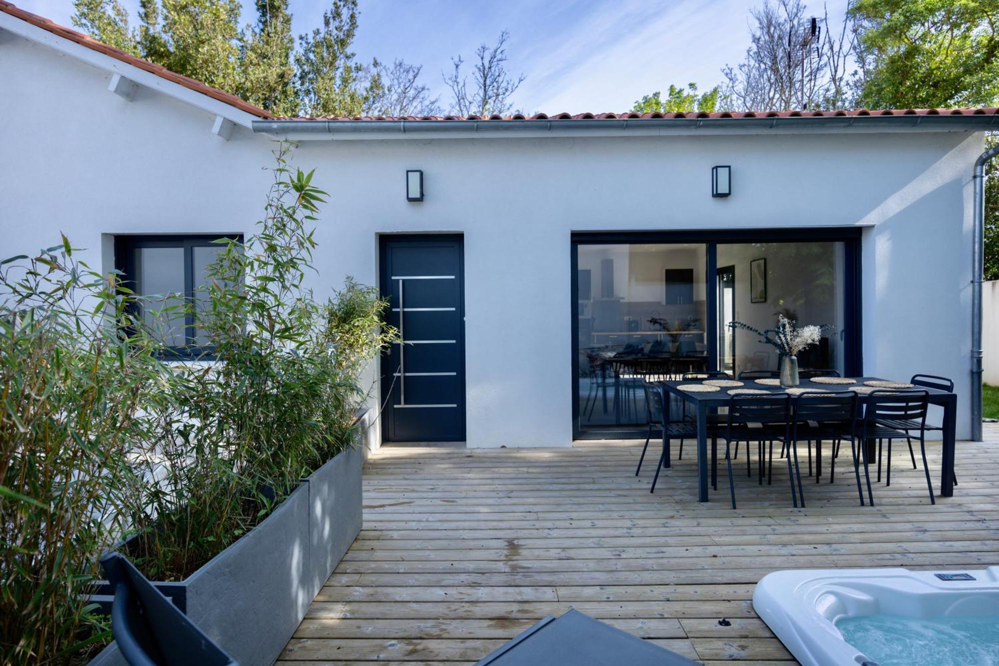 Maison T4 Climatisee Avec Jacuzzi A Lagord Exterior photo