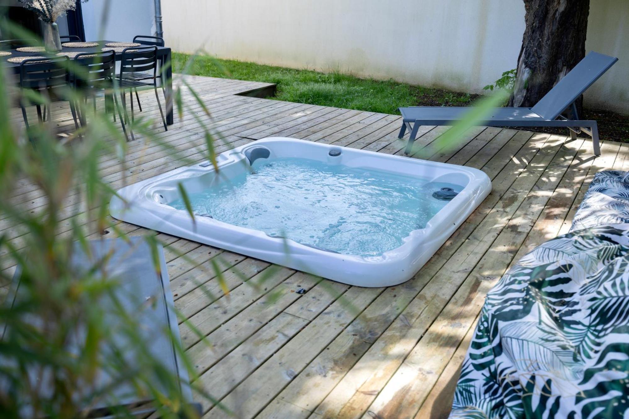 Maison T4 Climatisee Avec Jacuzzi A Lagord Exterior photo